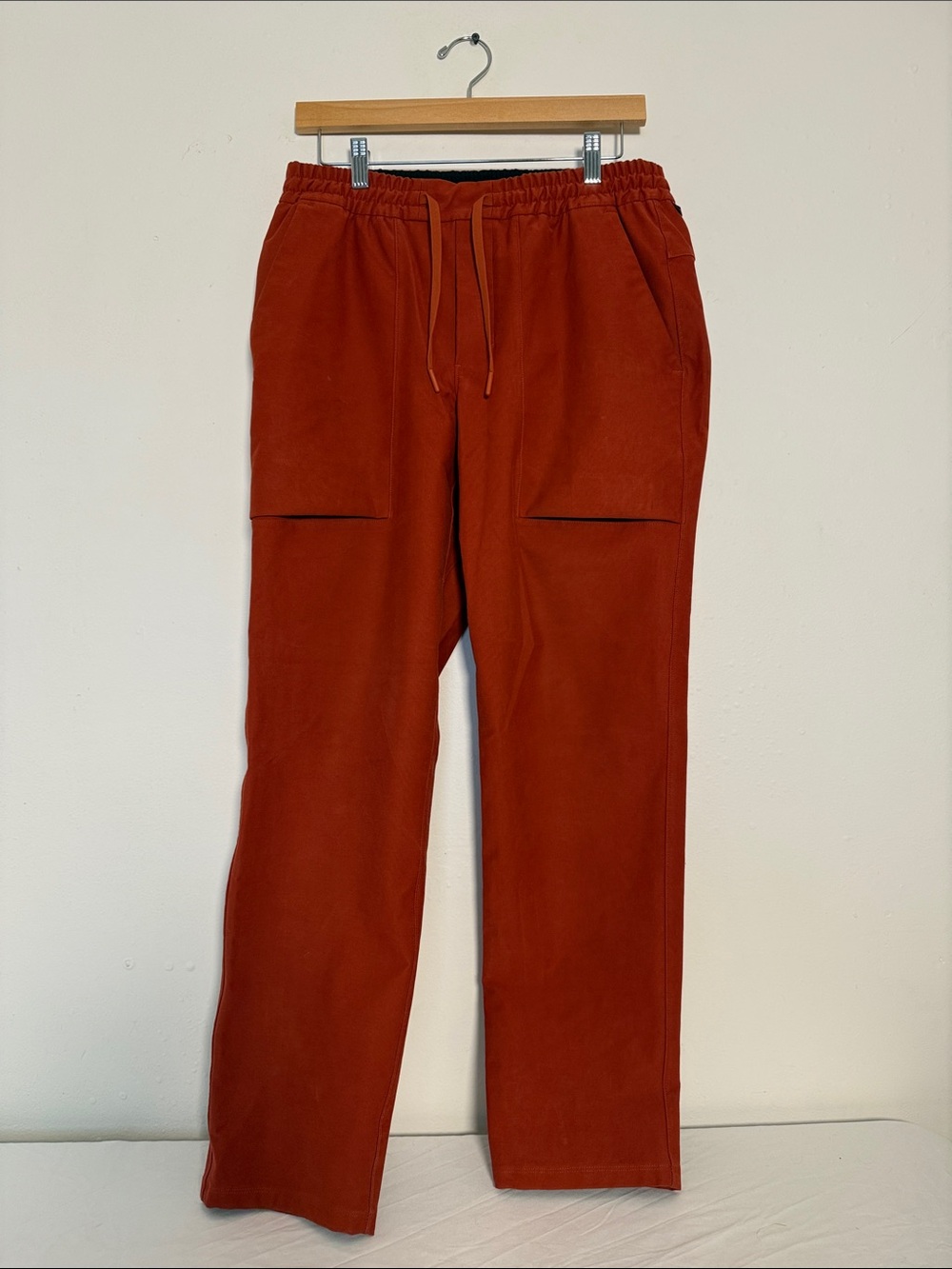 Lululemon Men’s Medium Orange Jogger Sweatpants Athletic Casual Lounge Gym
